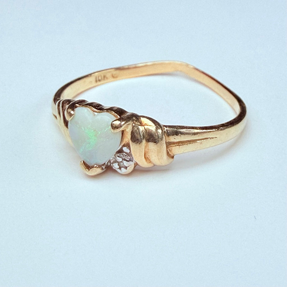 10K Solid Yellow Gold Plumb Milky White Real Opal & Diamond Heart Vintage Ring - Picture 3 of 11